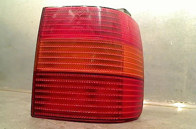 Feu arrière droit Volkswagen PASSAT B3-B4 Variant (3A5, 35I) 1.8 (1988-1997) occasion