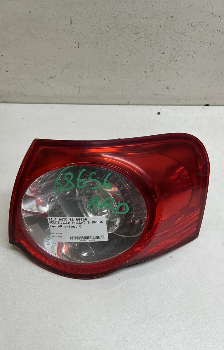 Feu arrière droit Volkswagen PASSAT B6 Variant (3C5) 2.0 tdi (2005-2010) 5 portes occasion