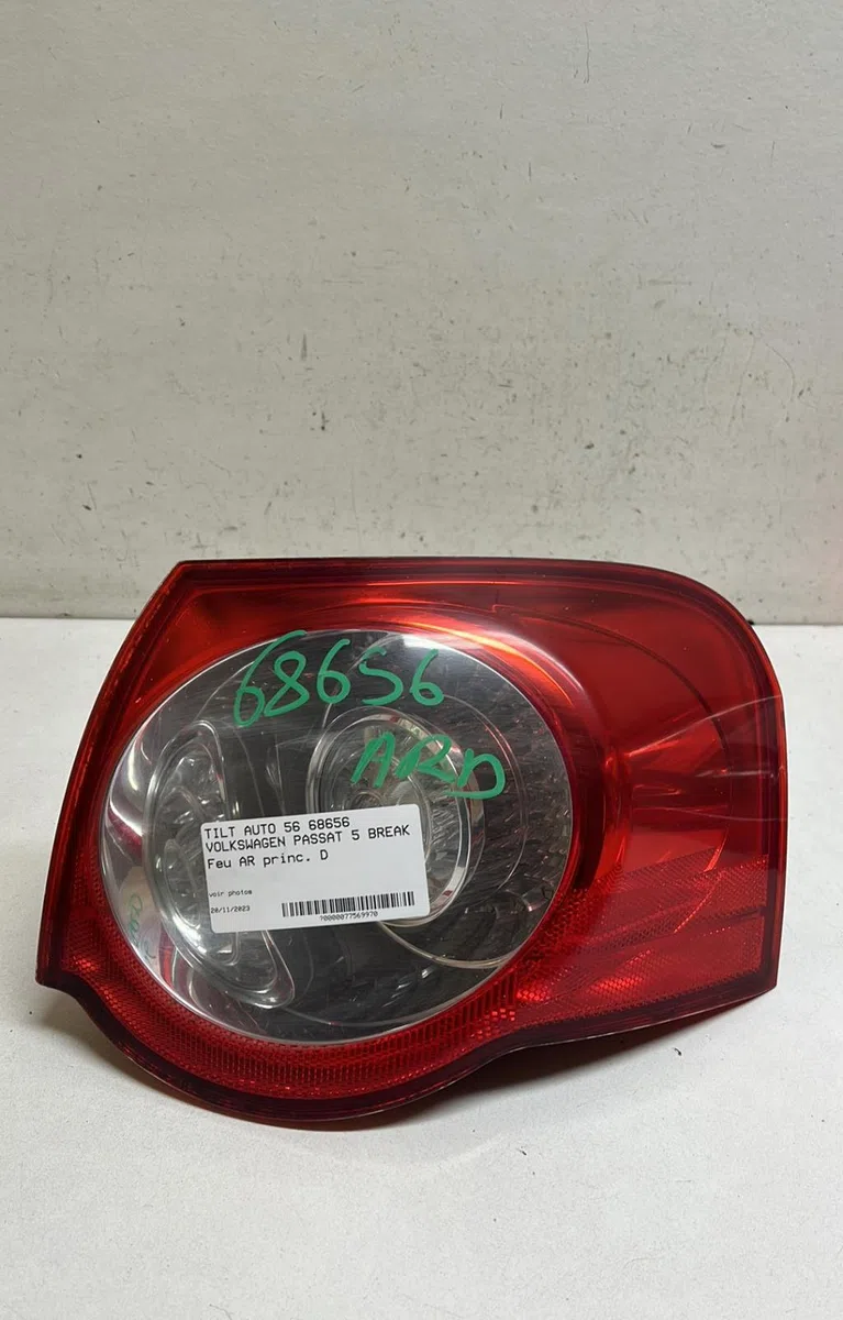 Feu arrière droit Volkswagen PASSAT B6 Variant (3C5) 2.0 tdi (2005-2010) 5 portes occasion