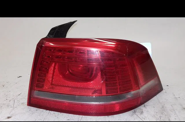 Feu arrière droit Volkswagen PASSAT B7 (362) 2.0 tdi (2010-2014) occasion