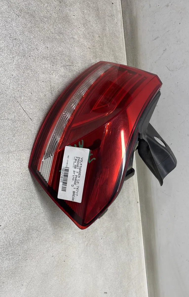 Feu arrière droit Volkswagen PASSAT B8 Variant (3G5, CB5) 2.0 tdi 4motion (2014) occasion