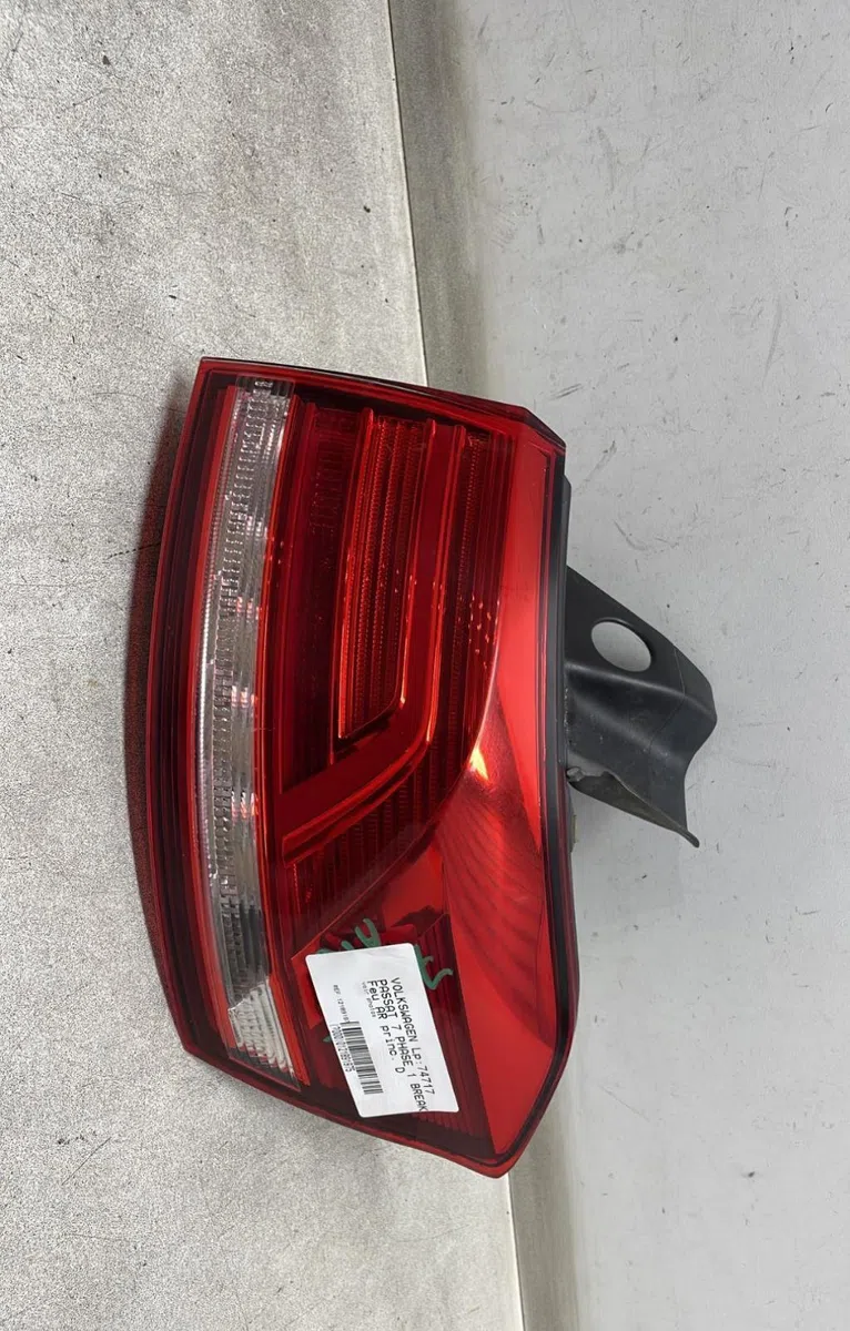 Feu arrière droit Volkswagen PASSAT B8 Variant (3G5, CB5) 2.0 tdi 4motion (2014) occasion