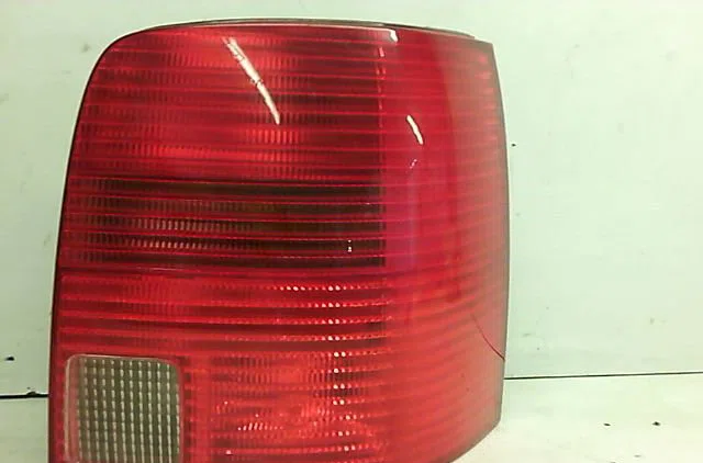 Feu arrière droit VOLKSWAGEN PASSAT occasion