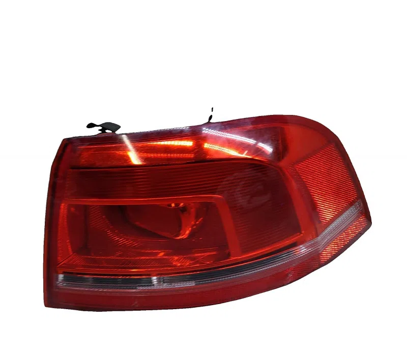 FEU ARRIERE DROIT VOLKSWAGEN PASSAT VI SW 3AF945096G