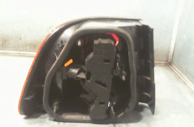 Feu arrière droit VOLKSWAGEN POLO 1997 occasion