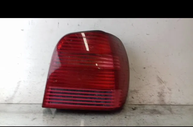 Feu arrière droit VOLKSWAGEN POLO 2001 occasion