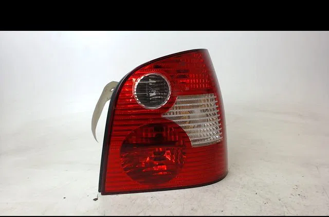 Feu arrière droit VOLKSWAGEN POLO 2002 occasion