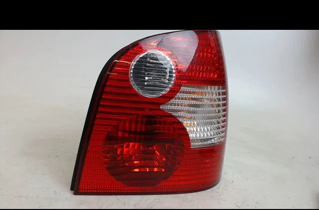Feu arrière droit VOLKSWAGEN POLO 2002 occasion