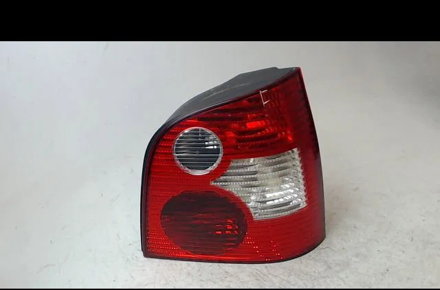 Feu arrière droit VOLKSWAGEN POLO 2003 occasion