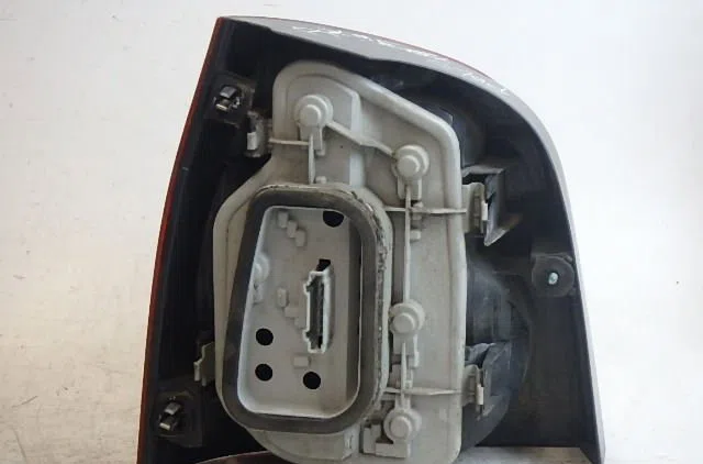 Feu arrière droit VOLKSWAGEN POLO 2004 occasion
