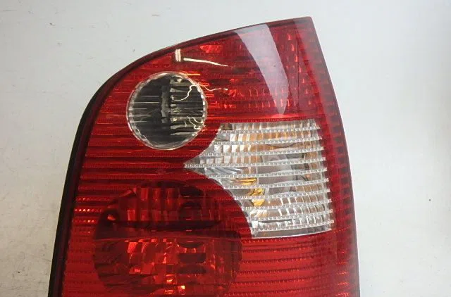 Feu arrière droit VOLKSWAGEN POLO 2004 occasion