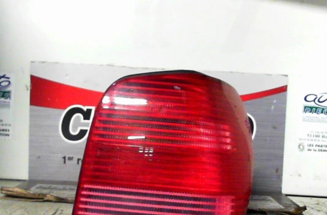 Feu arrière droit VOLKSWAGEN POLO 3  POLO 3 PHASE 1 occasion
