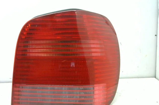 Feu arrière droit Volkswagen POLO (6N2) 1.0 (1999-2001) occasion