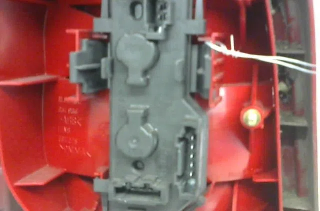 Feu arrière droit Volkswagen POLO (6N2) 1.4 16v (1999-2001) occasion