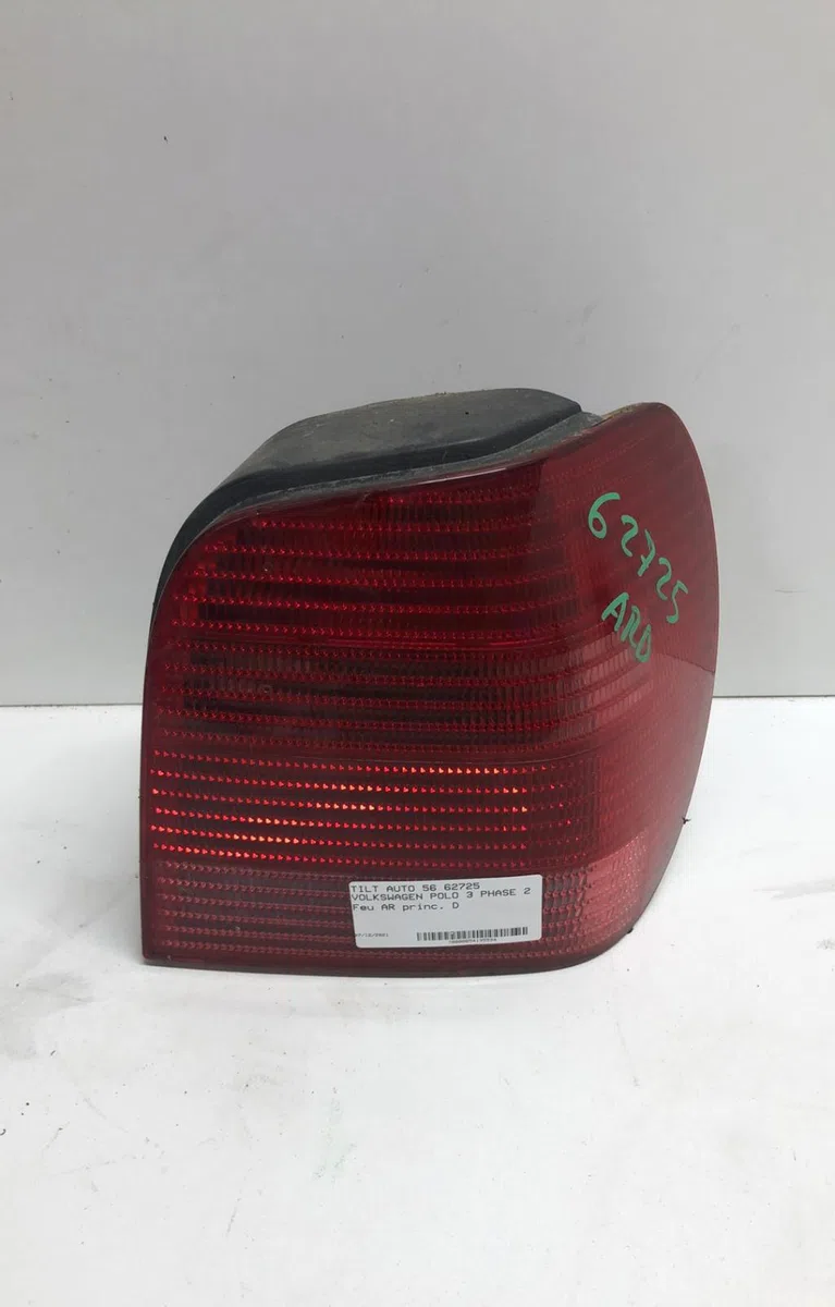 Feu arrière droit Volkswagen POLO (6N2) 1.4 (1999-2001) 5 portes occasion