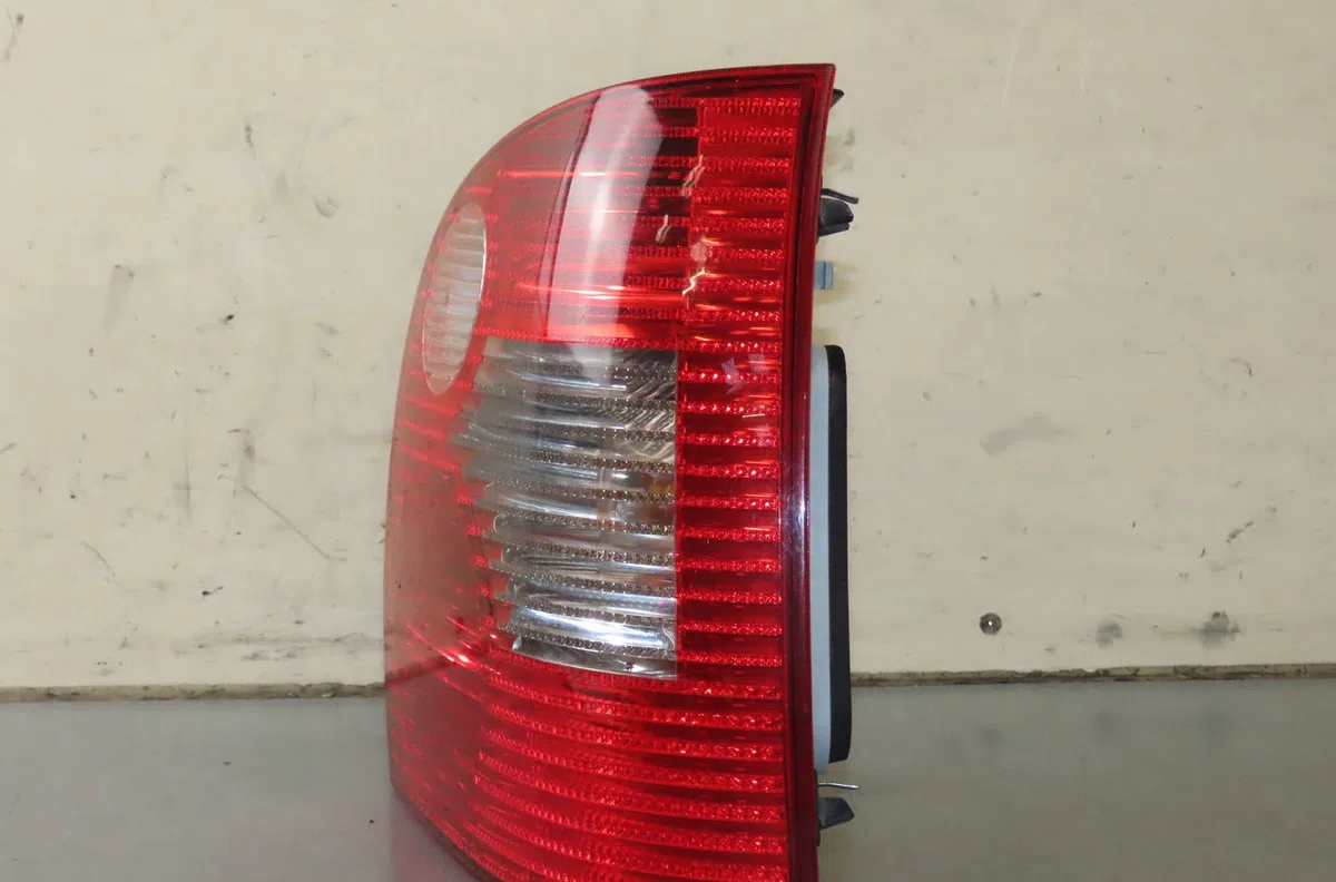 Feu arrière droit Volkswagen POLO (9N_, 9A_) 1.2 12v (2001-2007) 5 portes occasion