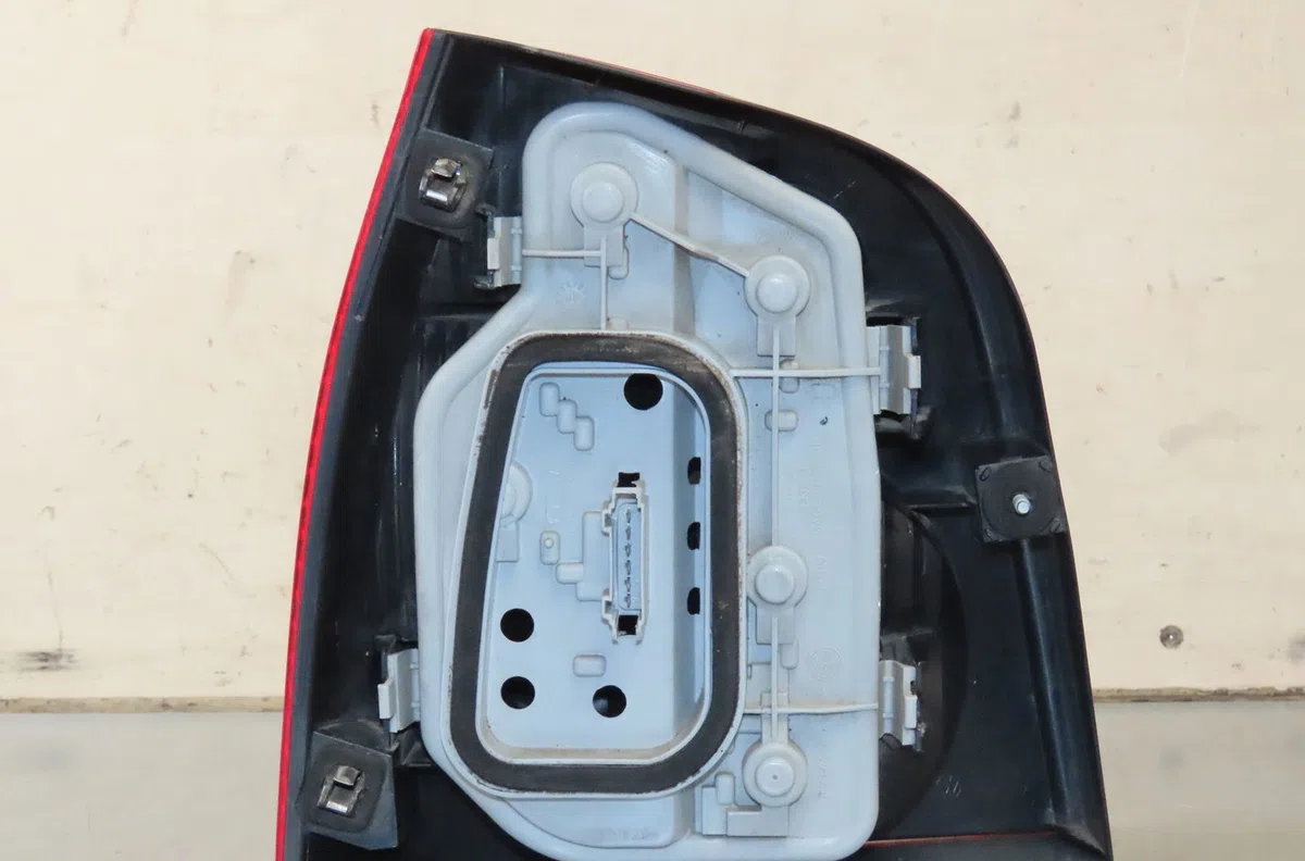 Feu arrière droit Volkswagen POLO (9N_, 9A_) 1.2 12v (2001-2007) 5 portes occasion