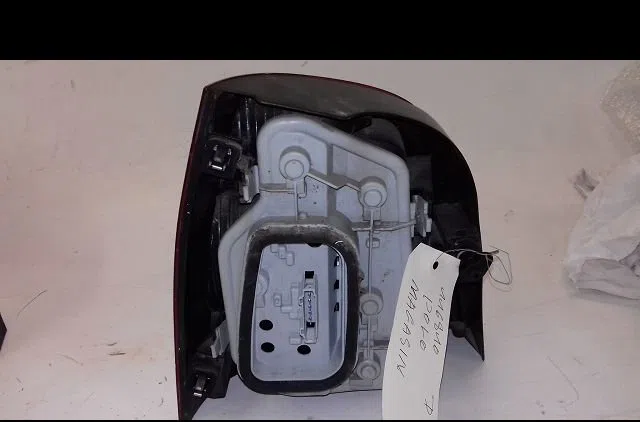 Feu arrière droit Volkswagen POLO (9N_, 9A_) 1.2 12v (2001-2007) 5 portes occasion