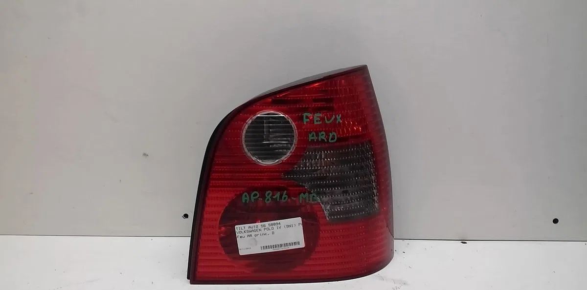 Feu arrière droit Volkswagen POLO (9N_, 9A_) 1.4 16v (2001-2008) occasion