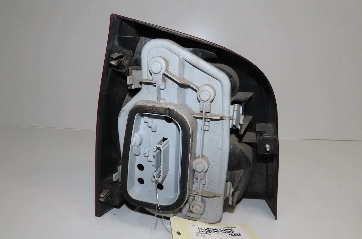 Feu arrière droit Volkswagen POLO (9N_, 9A_) 1.4 16v (2001-2008) occasion
