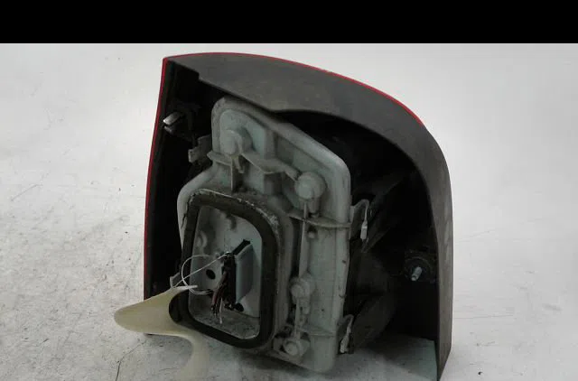 Feu arrière droit Volkswagen POLO (9N_, 9A_) 1.4 16v (2001-2008) occasion