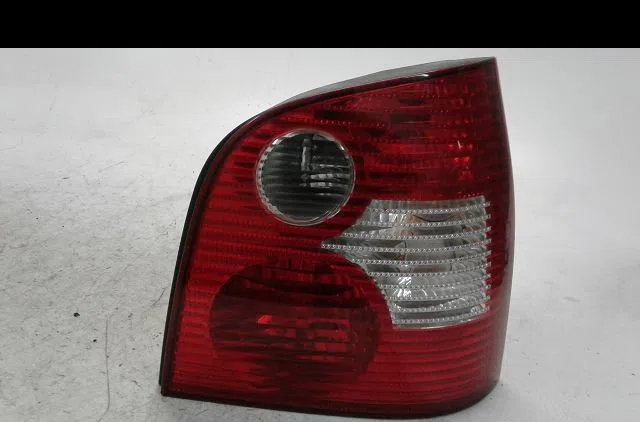 Feu arrière droit Volkswagen POLO (9N_, 9A_) 1.4 16v (2001-2008) occasion