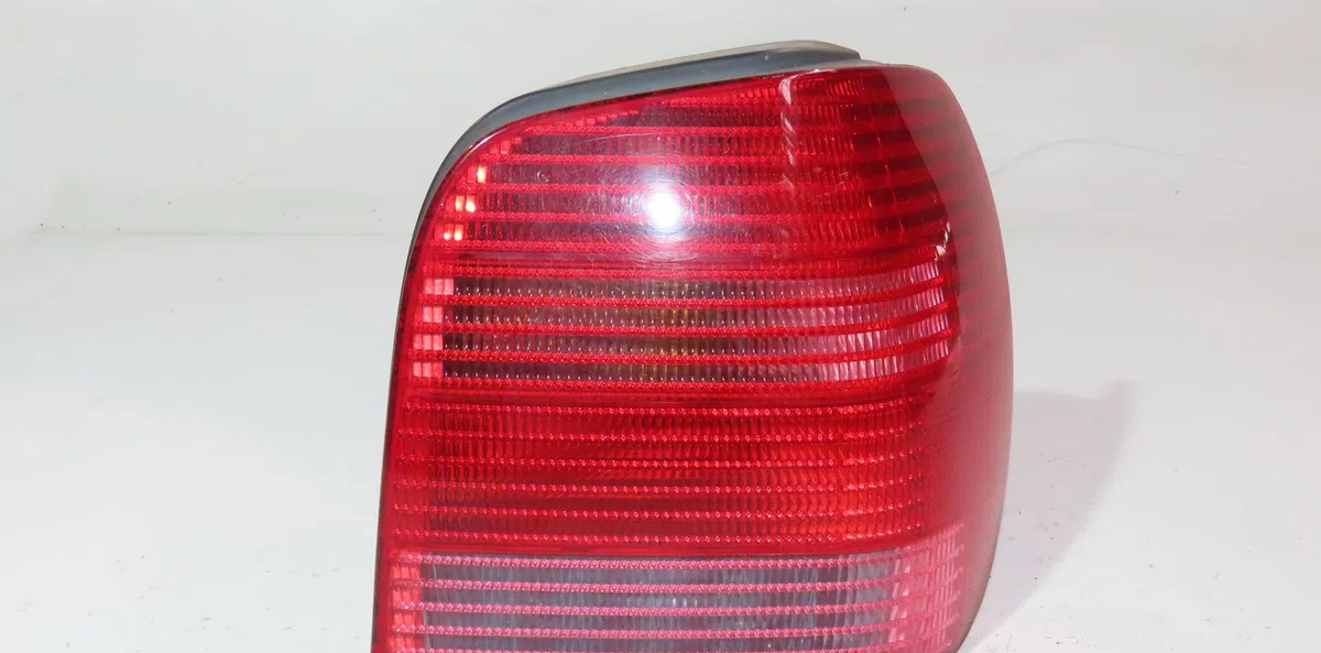 Feu arrière droit Volkswagen POLO (9N_, 9A_) 1.4 tdi (2001-2005) occasion