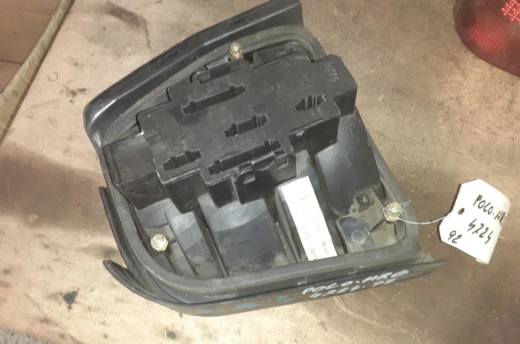 Feu arrière droit Volkswagen POLO Coupé (86C, 80) 1.4 d (1990-1994) occasion