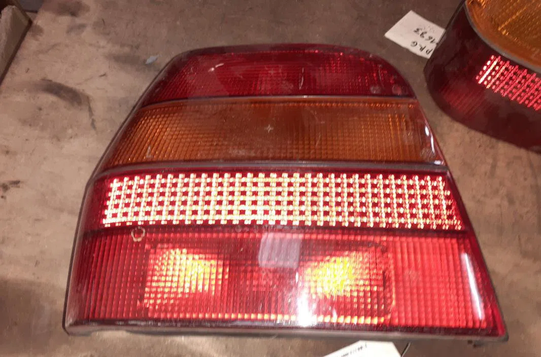 Feu arrière droit Volkswagen POLO Coupé (86C, 80) 1.4 d (1990-1994) occasion