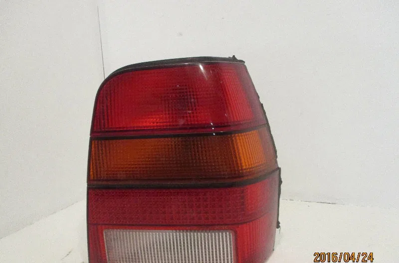 Feu arrière droit VOLKSWAGEN POLO II 1993 occasion