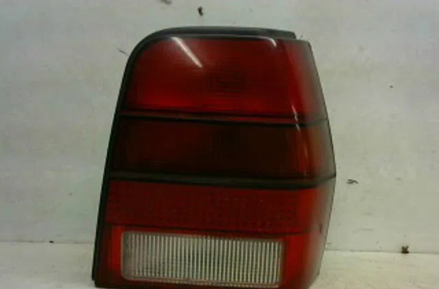Feu arrière droit Volkswagen POLO II (86C, 80) 1.0 (1981-1986) occasion