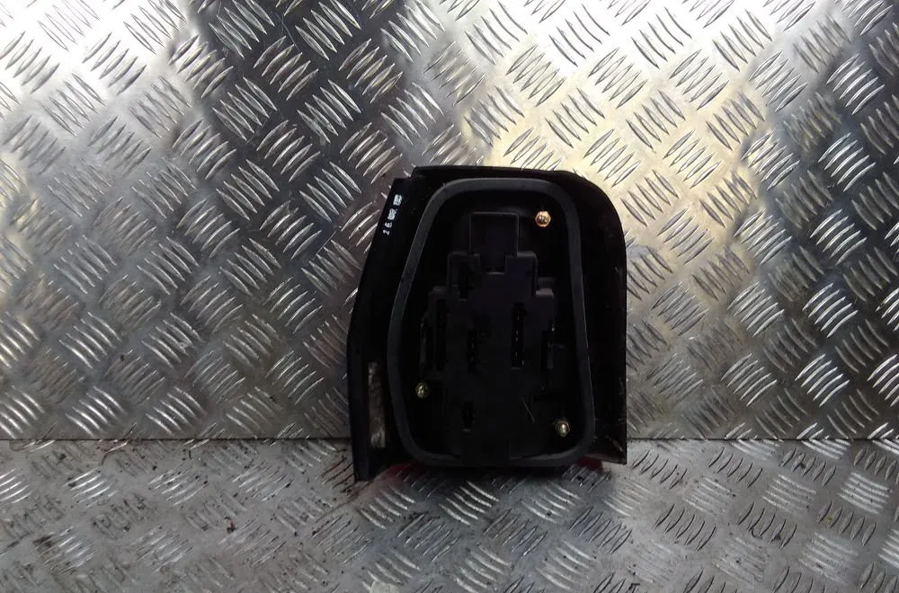 Feu arrière droit Volkswagen POLO II (86C, 80) 1.0 cat (1989-1994) occasion