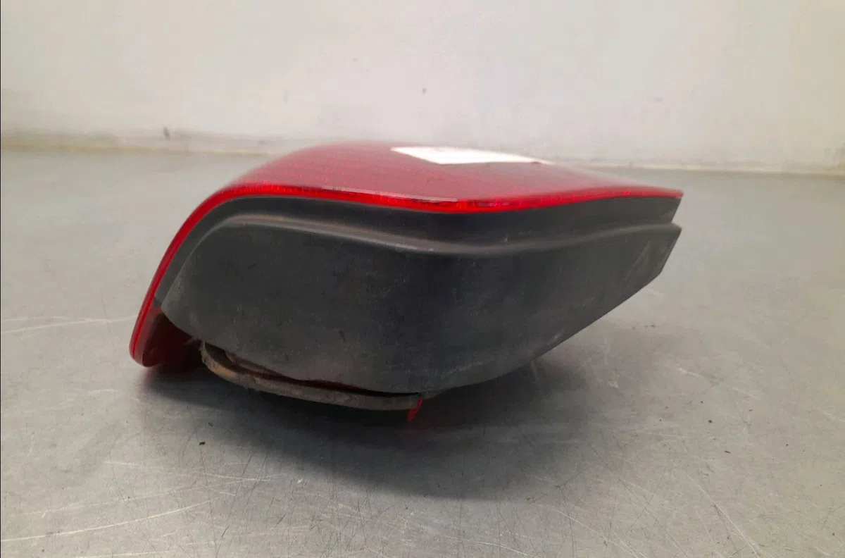 Feu arrière droit VOLKSWAGEN POLO III  1.4 16v occasion