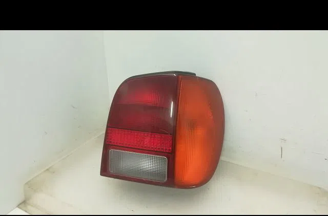 Feu arrière droit VOLKSWAGEN POLO III 1995 occasion