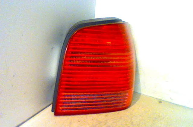 Feu arrière droit VOLKSWAGEN POLO III 2000 occasion