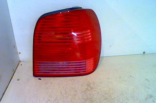 Feu arrière droit VOLKSWAGEN POLO III 2001 occasion
