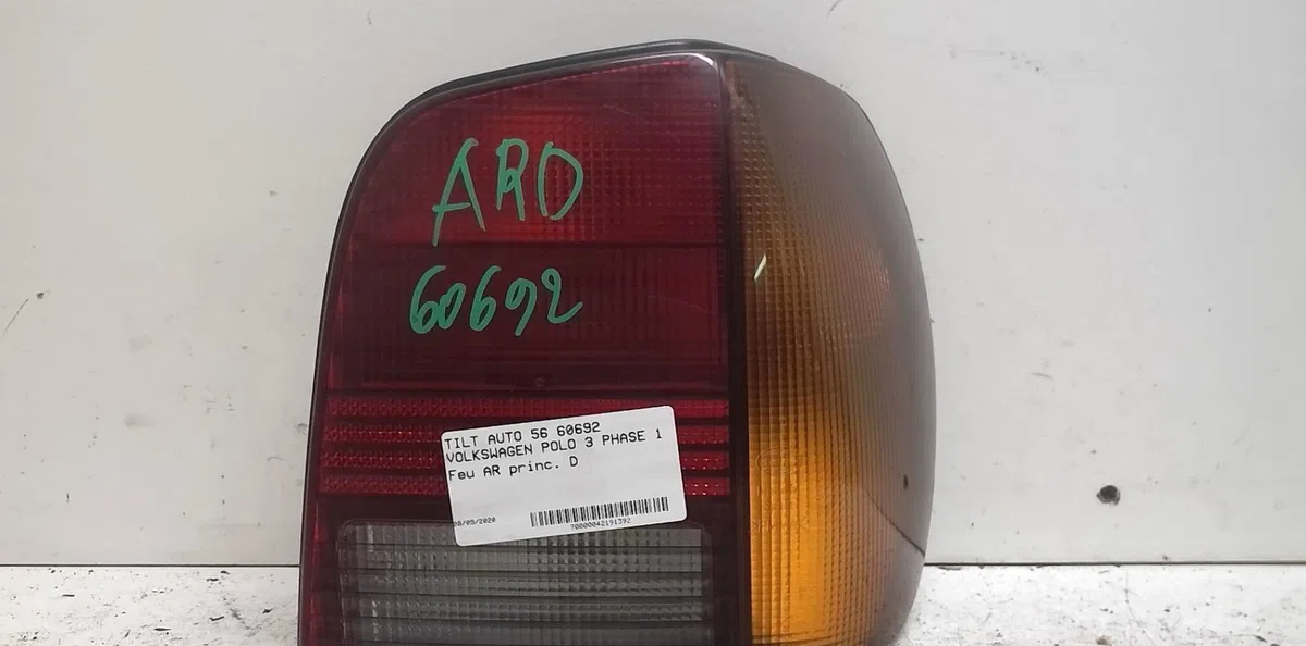 Feu arrière droit Volkswagen POLO III (6N1) 60 1.4 (1995-1999) occasion