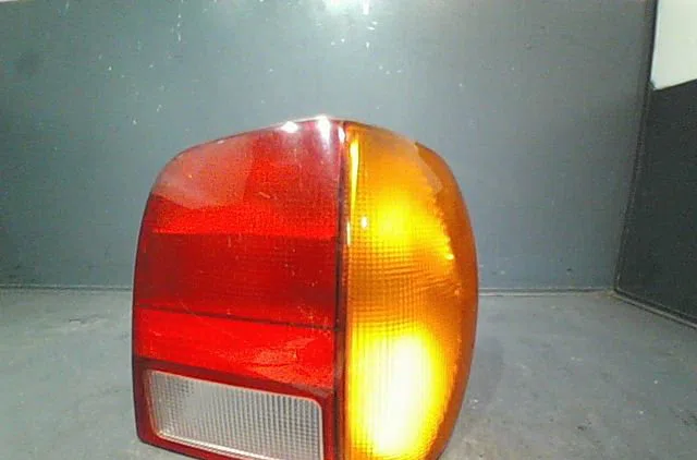 Feu arrière droit Volkswagen POLO III (6N1) 60 1.4 (1995-1999) occasion