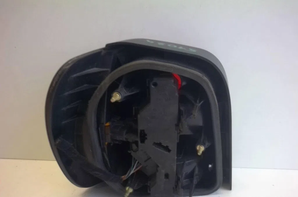 Feu arrière droit Volkswagen POLO III (6N1) 75 1.6 (1994-1999) occasion