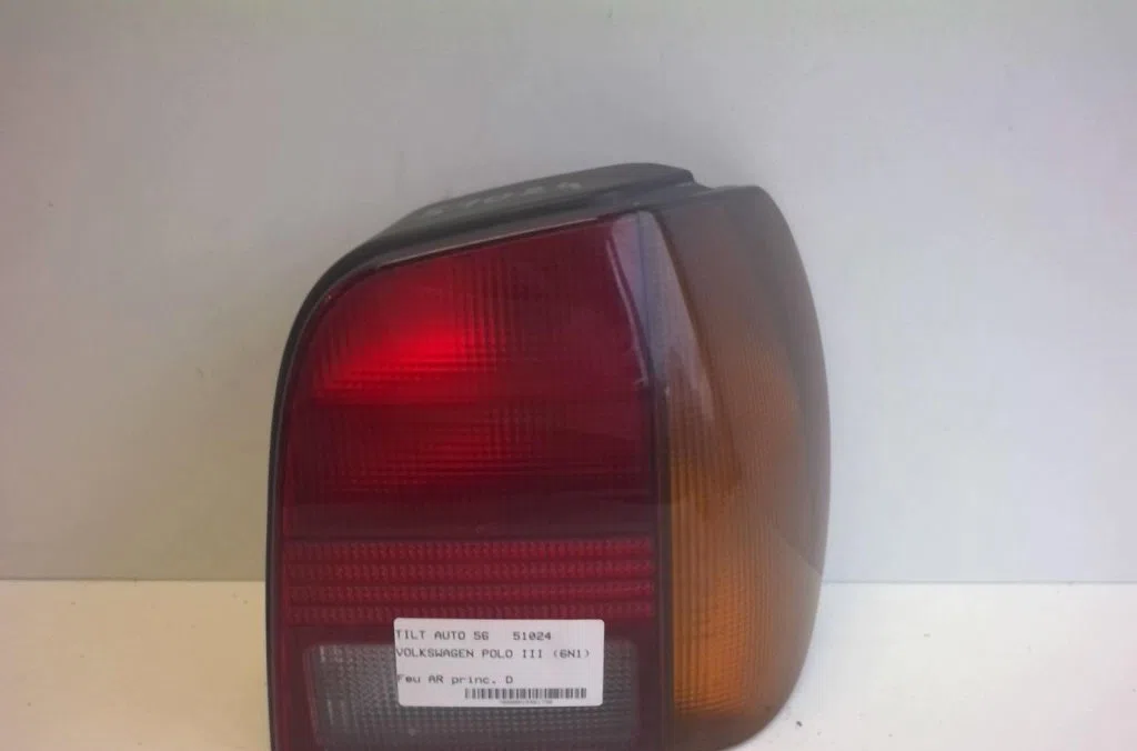 Feu arrière droit Volkswagen POLO III (6N1) 75 1.6 (1994-1999) occasion