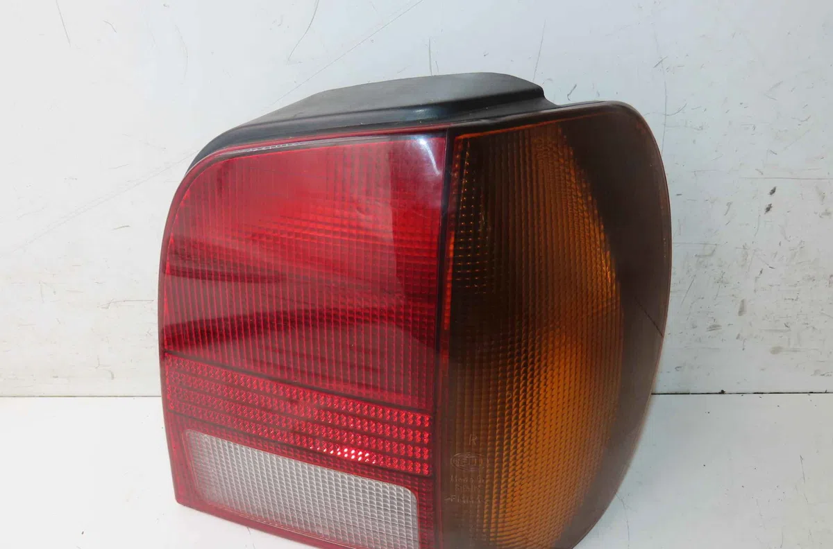 Feu arrière droit VOLKSWAGEN POLO III occasion