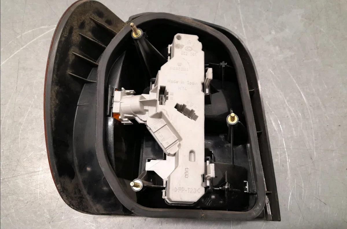 Feu arrière droit VOLKSWAGEN POLO III occasion