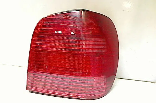 Feu arrière droit VOLKSWAGEN POLO III  SDI occasion
