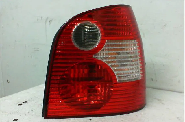 Feu arrière droit VOLKSWAGEN POLO IV  1.9 SDI occasion