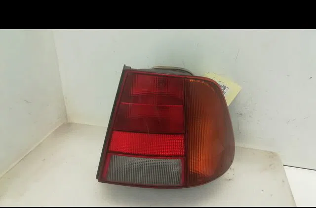 Feu arrière droit VOLKSWAGEN POLO IV 2000 occasion