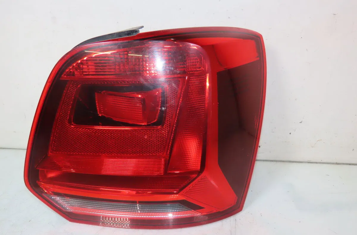 Feu arrière droit VOLKSWAGEN POLO occasion