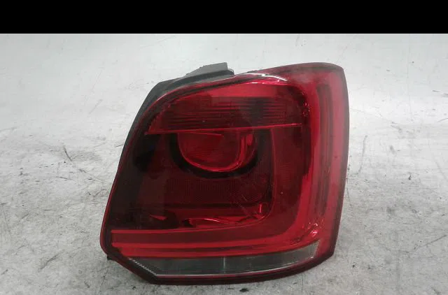 Feu arrière droit Volkswagen POLO V (6R1, 6C1) 1.2 (2009) occasion