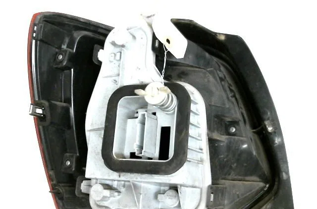 Feu arrière droit Volkswagen POLO V (6R1, 6C1) 1.2 tdi (2009) 5 portes occasion