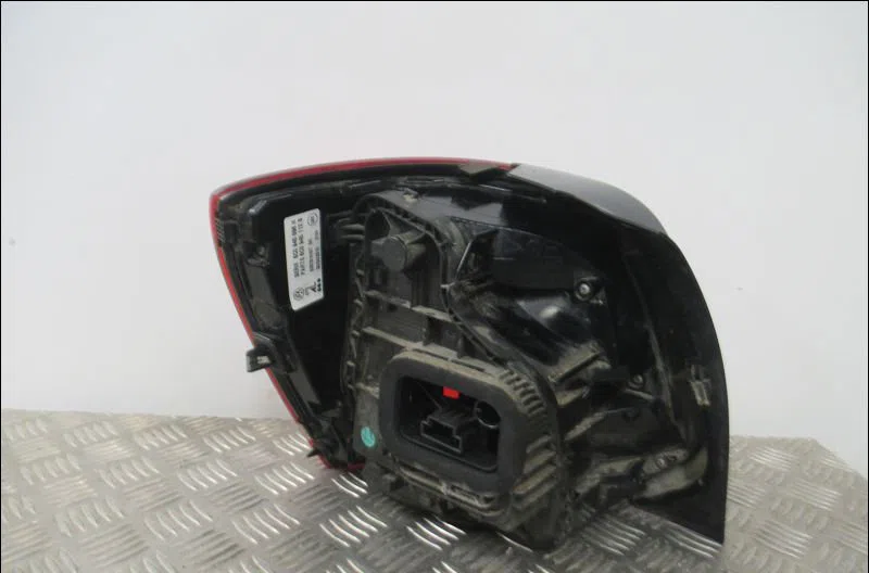 Feu arrière droit Volkswagen POLO V (6R1, 6C1) 1.2 tsi 16v (2014-2017) 5 portes occasion
