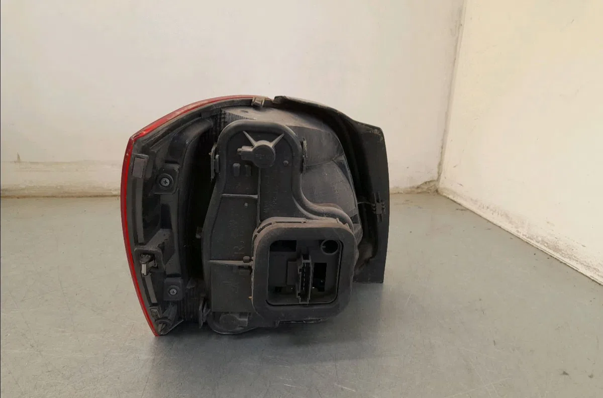 Feu arrière droit Volkswagen POLO V (6R1, 6C1) 1.4 (6r1) (2009-2014) occasion